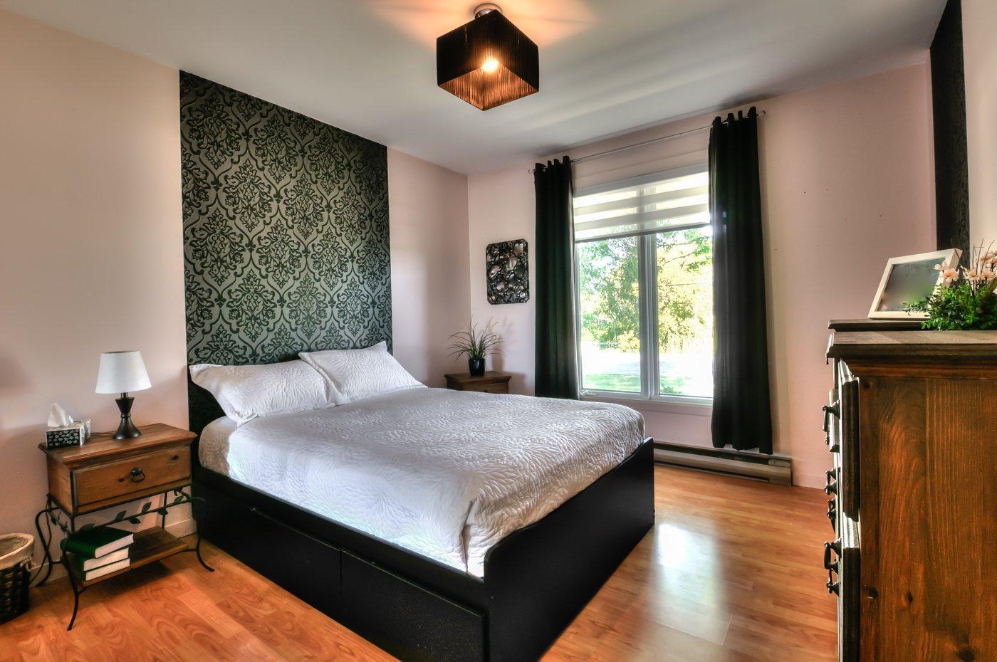 









1237


Ch. du Clocher

,
Saint-Jean-sur-Richelieu,




QC
J2Y1A4

