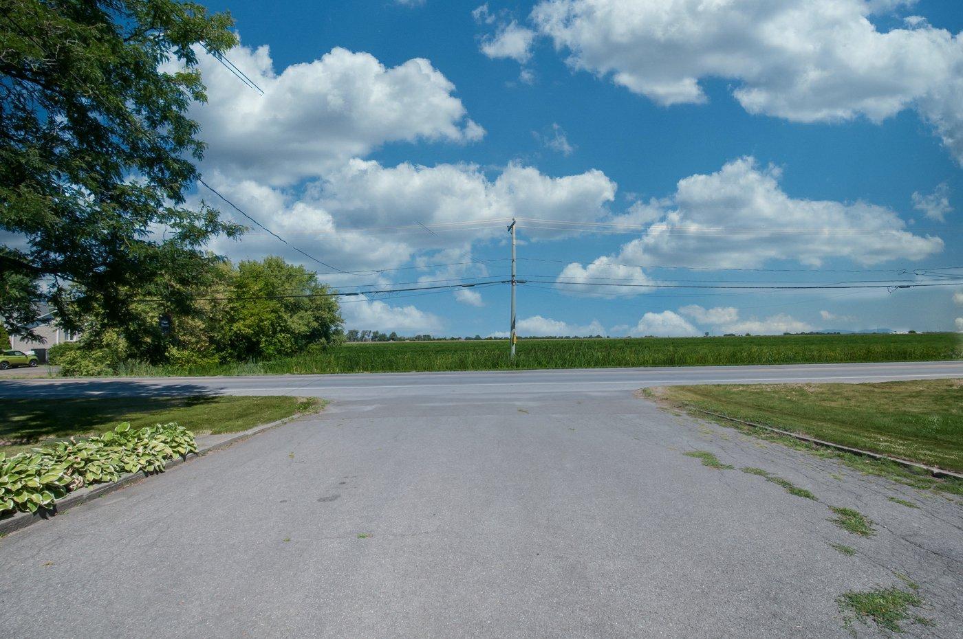 









1237


Ch. du Clocher

,
Saint-Jean-sur-Richelieu,




QC
J2Y1A4

