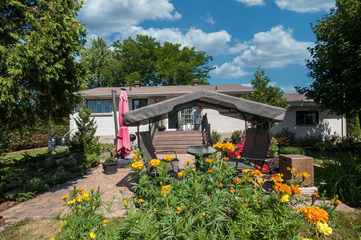 









1237


Ch. du Clocher

,
Saint-Jean-sur-Richelieu,




QC
J2Y1A4

