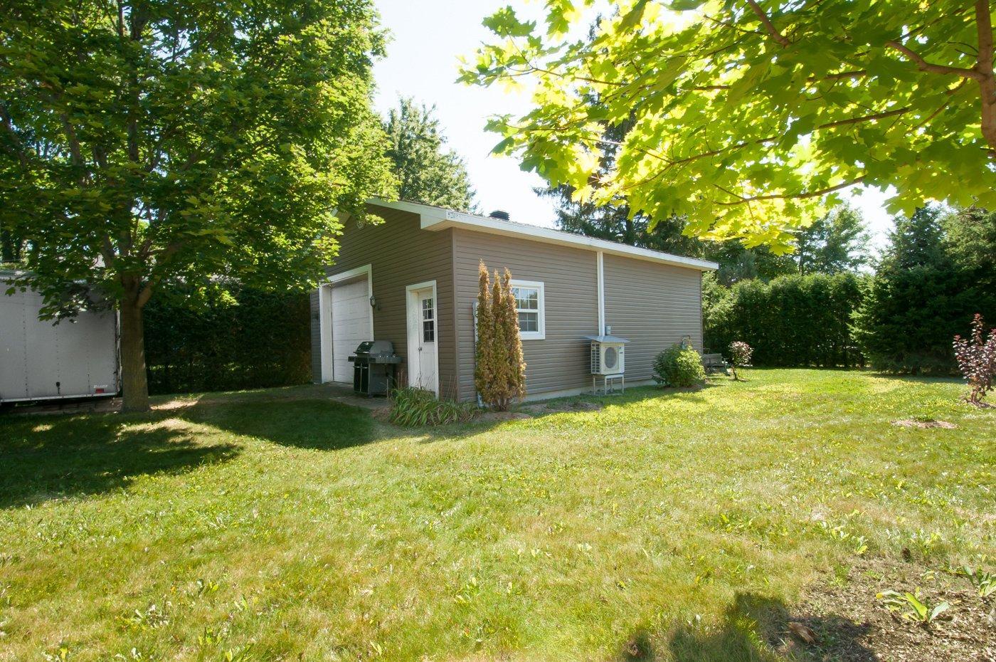 









1237


Ch. du Clocher

,
Saint-Jean-sur-Richelieu,




QC
J2Y1A4

