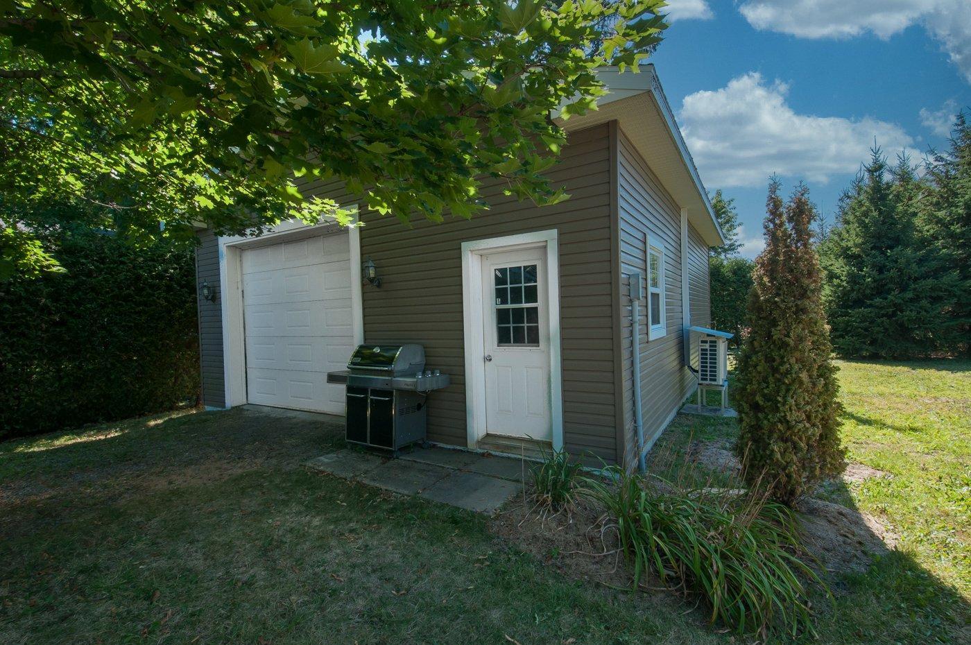 









1237


Ch. du Clocher

,
Saint-Jean-sur-Richelieu,




QC
J2Y1A4

