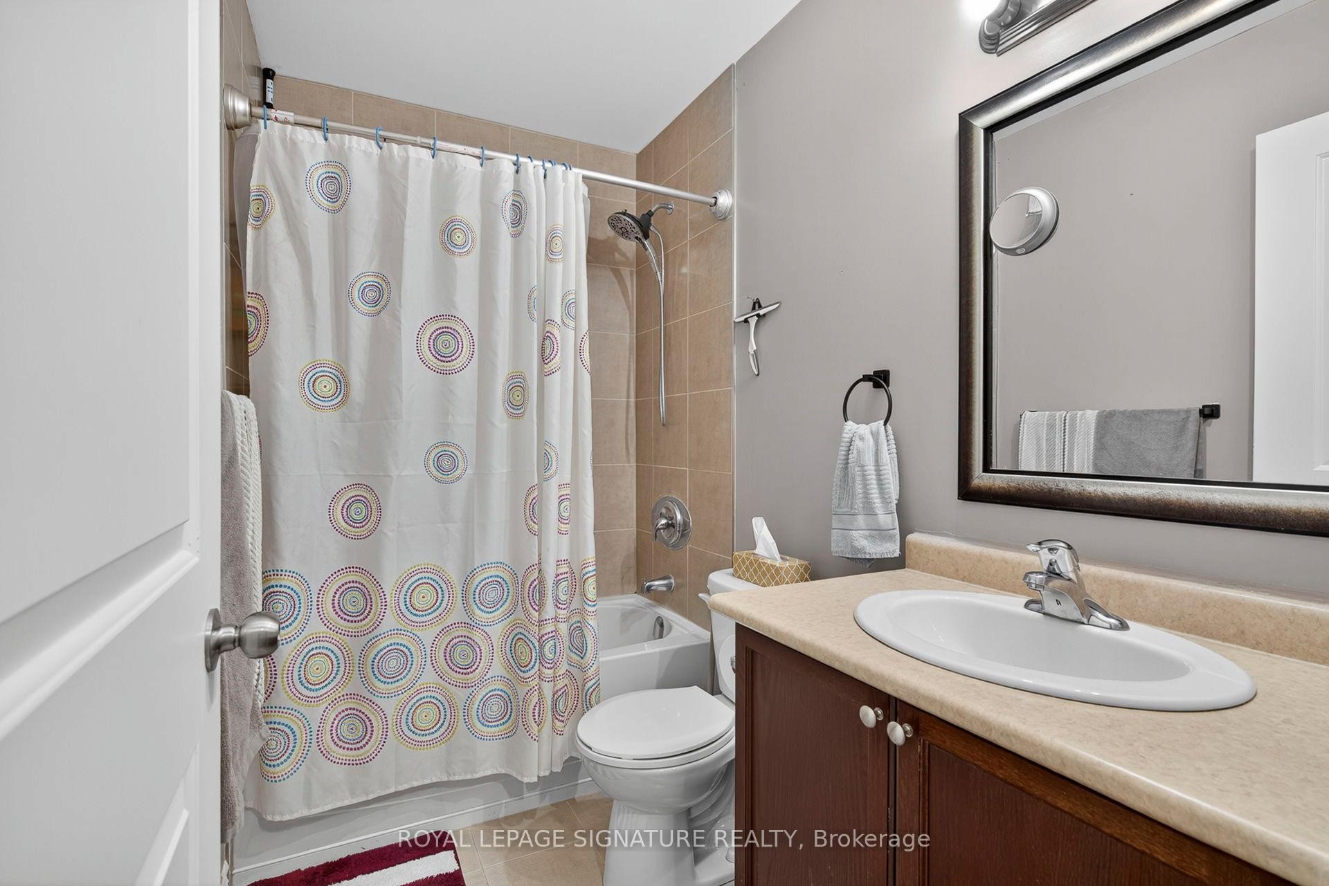 









214


Celina

Street,
Oshawa,




ON
L1H 4N6

