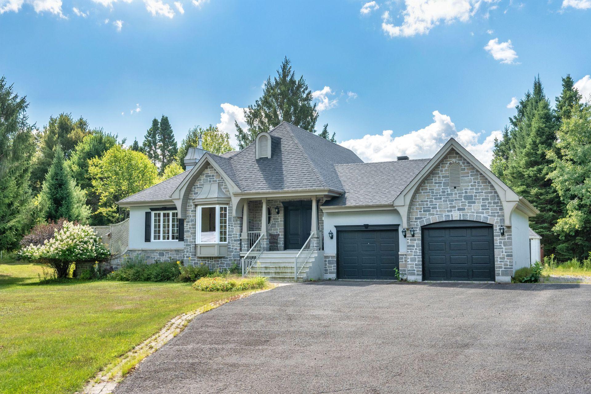 









535


Rue Émond

,
Mont-Tremblant,




QC
J8E2M4


