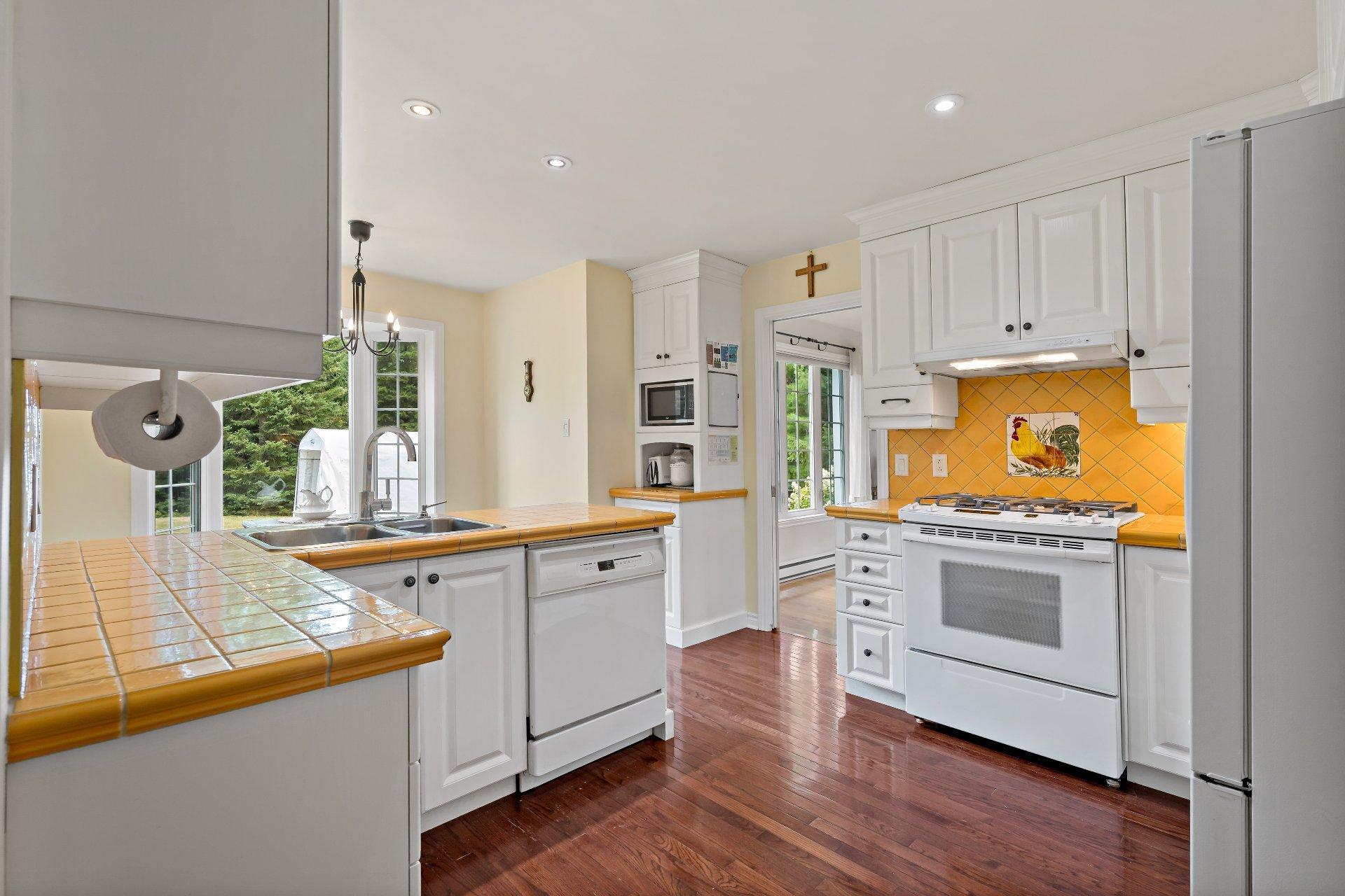 









535


Rue Émond

,
Mont-Tremblant,




QC
J8E2M4

