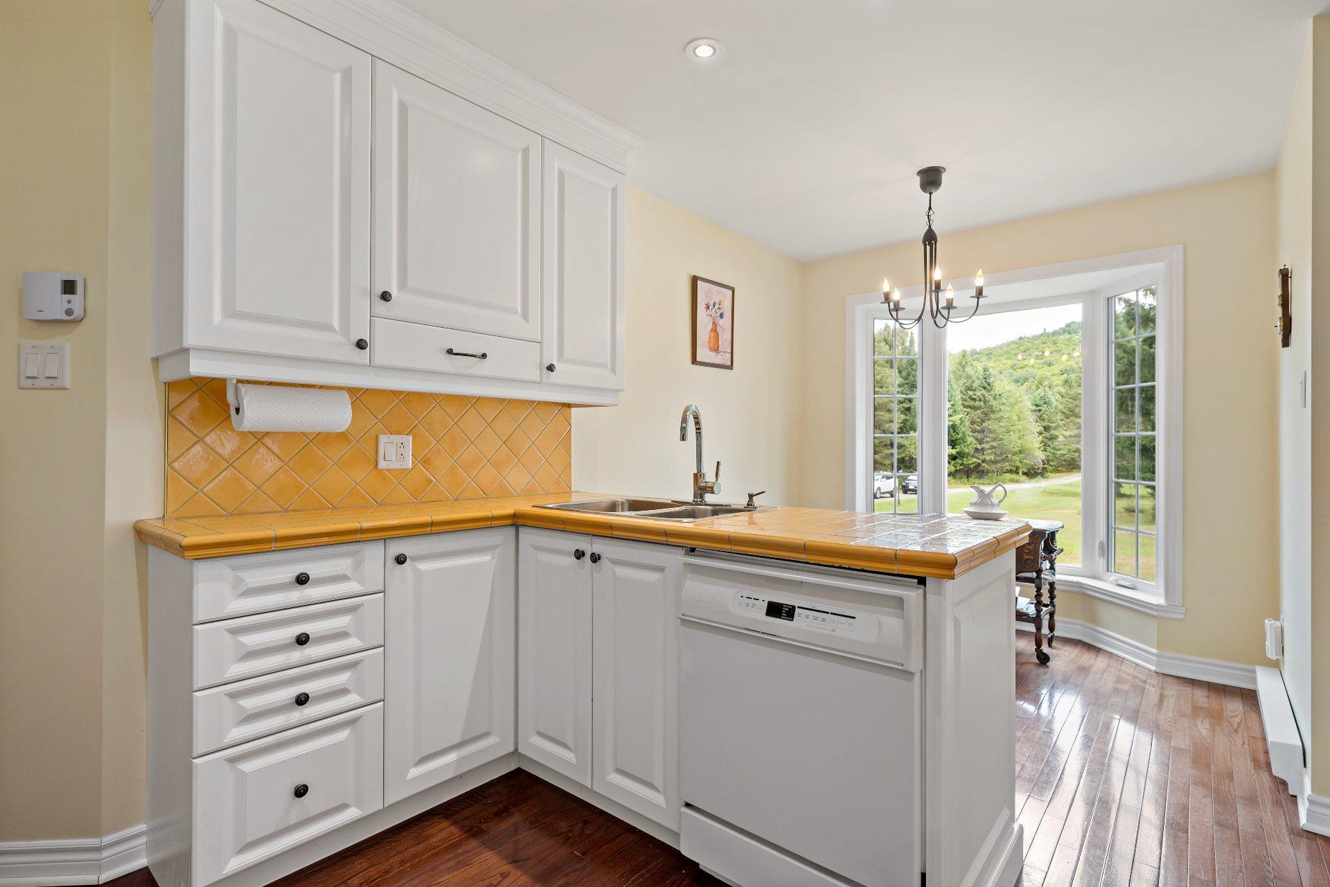









535


Rue Émond

,
Mont-Tremblant,




QC
J8E2M4

