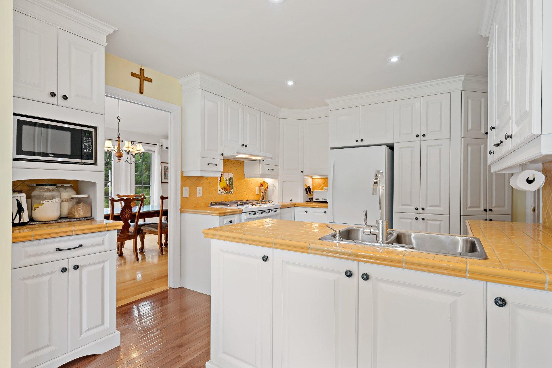 









535


Rue Émond

,
Mont-Tremblant,




QC
J8E2M4

