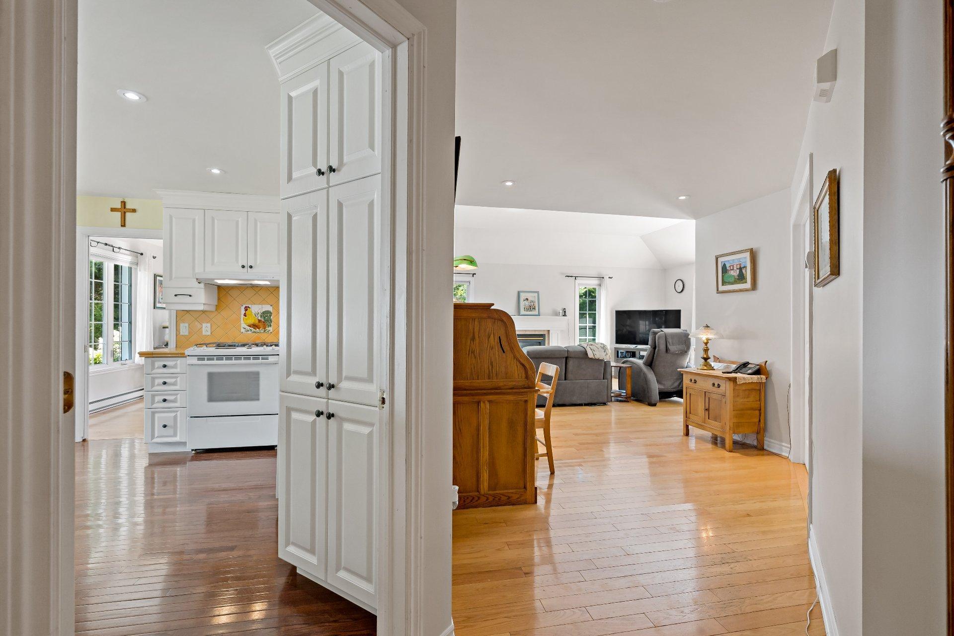 









535


Rue Émond

,
Mont-Tremblant,




QC
J8E2M4

