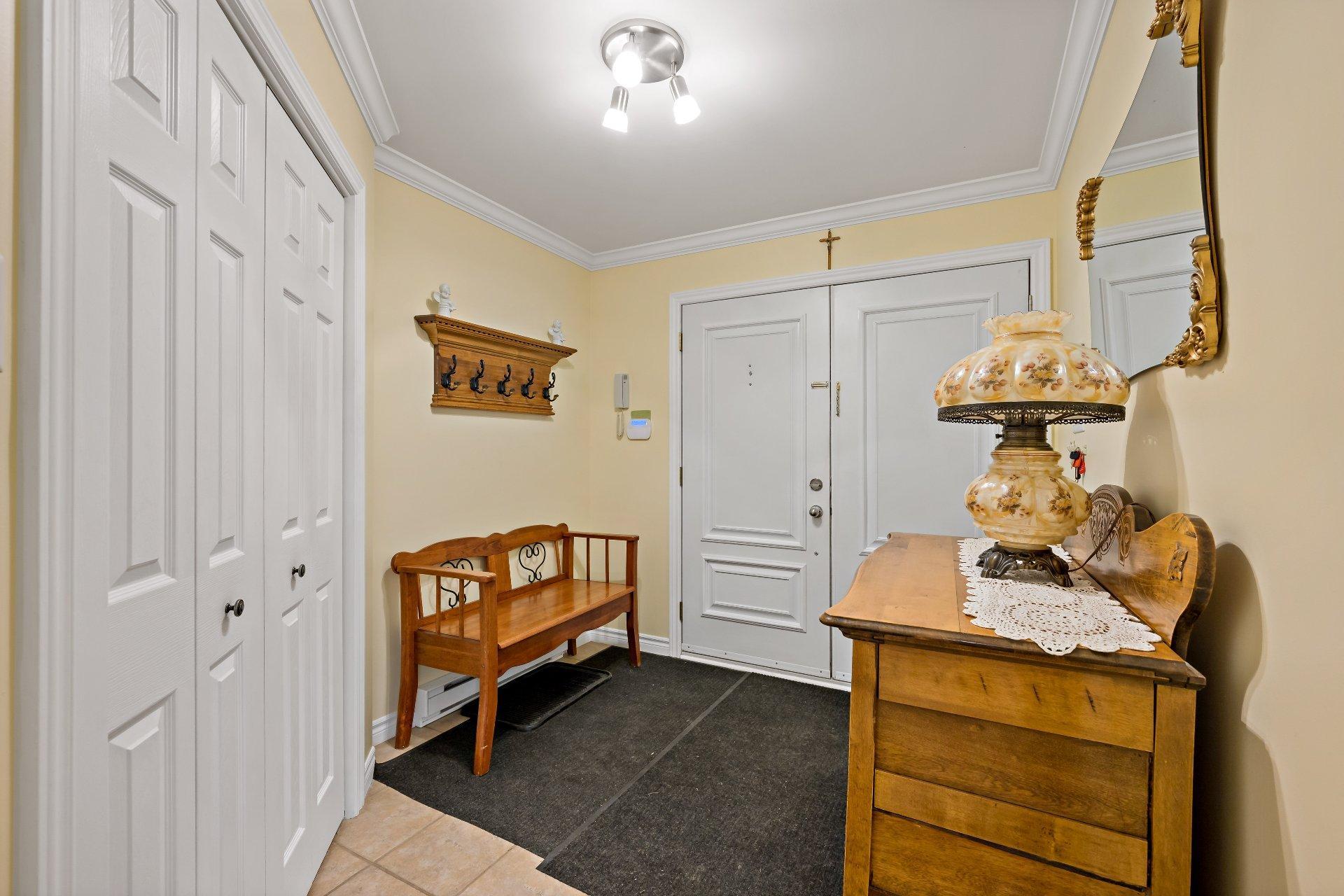 









535


Rue Émond

,
Mont-Tremblant,




QC
J8E2M4

