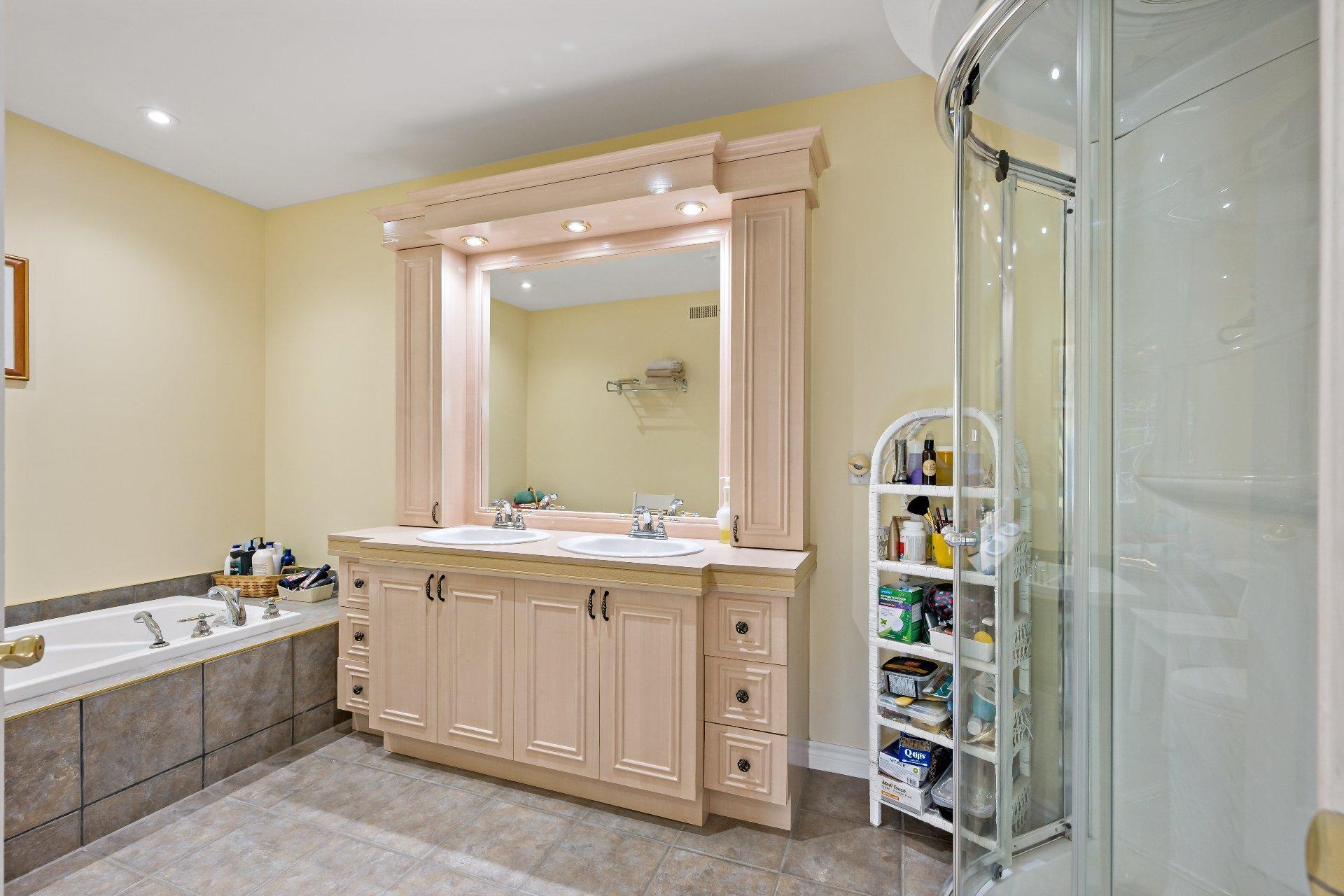 









535


Rue Émond

,
Mont-Tremblant,




QC
J8E2M4

