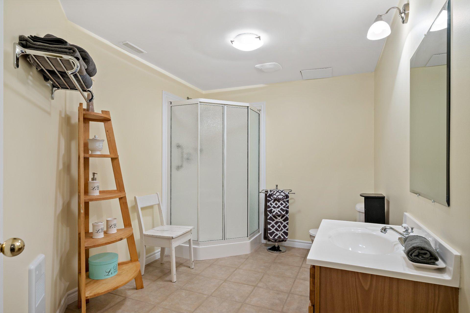 









535


Rue Émond

,
Mont-Tremblant,




QC
J8E2M4

