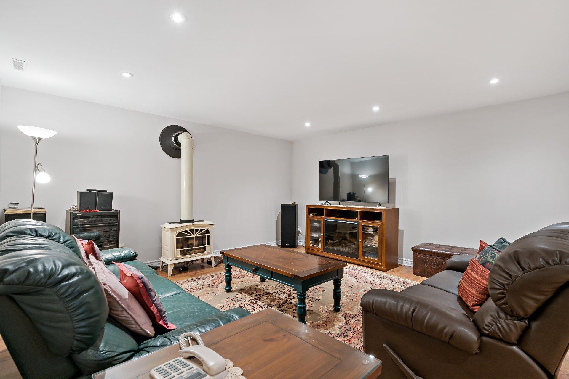 









535


Rue Émond

,
Mont-Tremblant,




QC
J8E2M4

