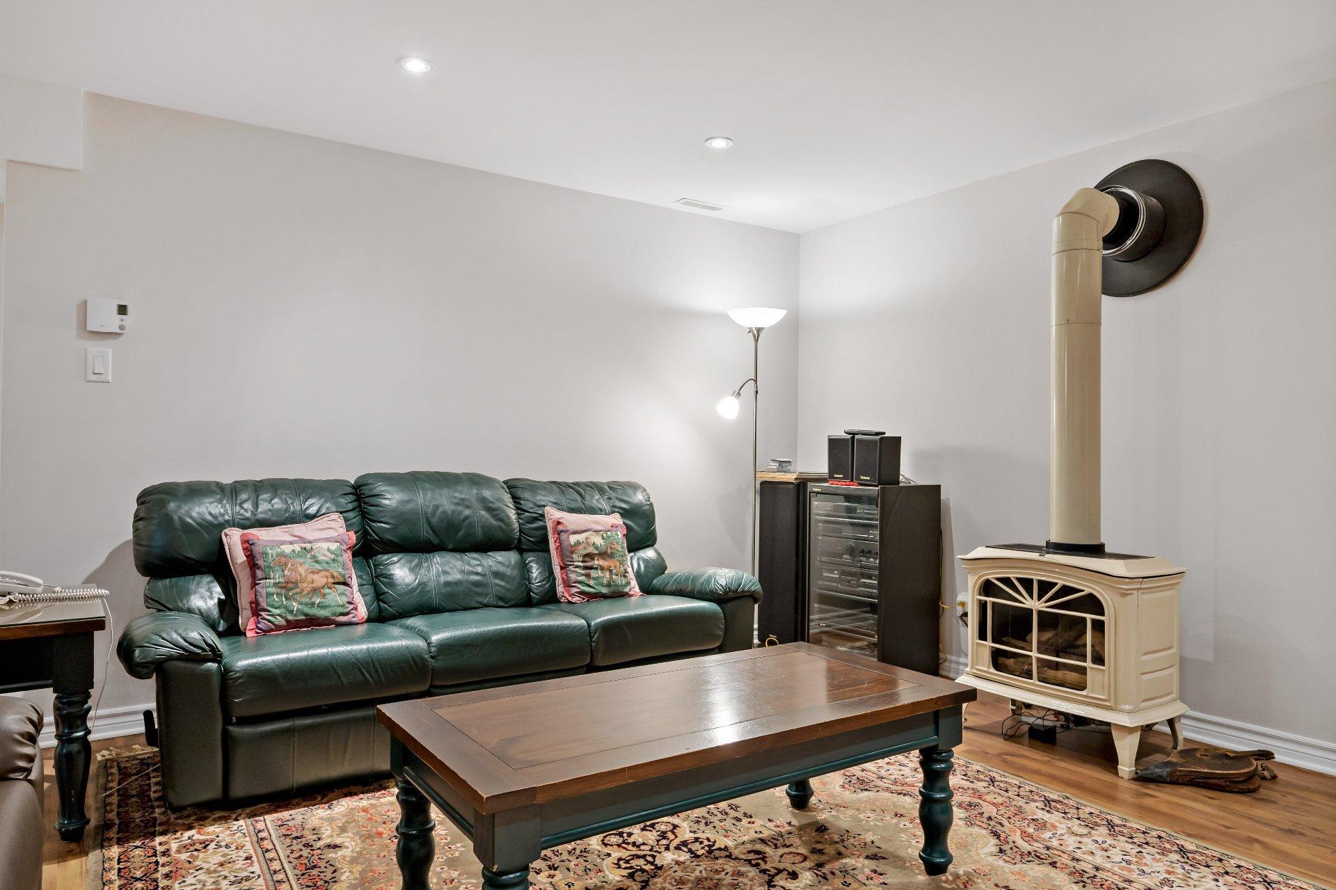 









535


Rue Émond

,
Mont-Tremblant,




QC
J8E2M4

