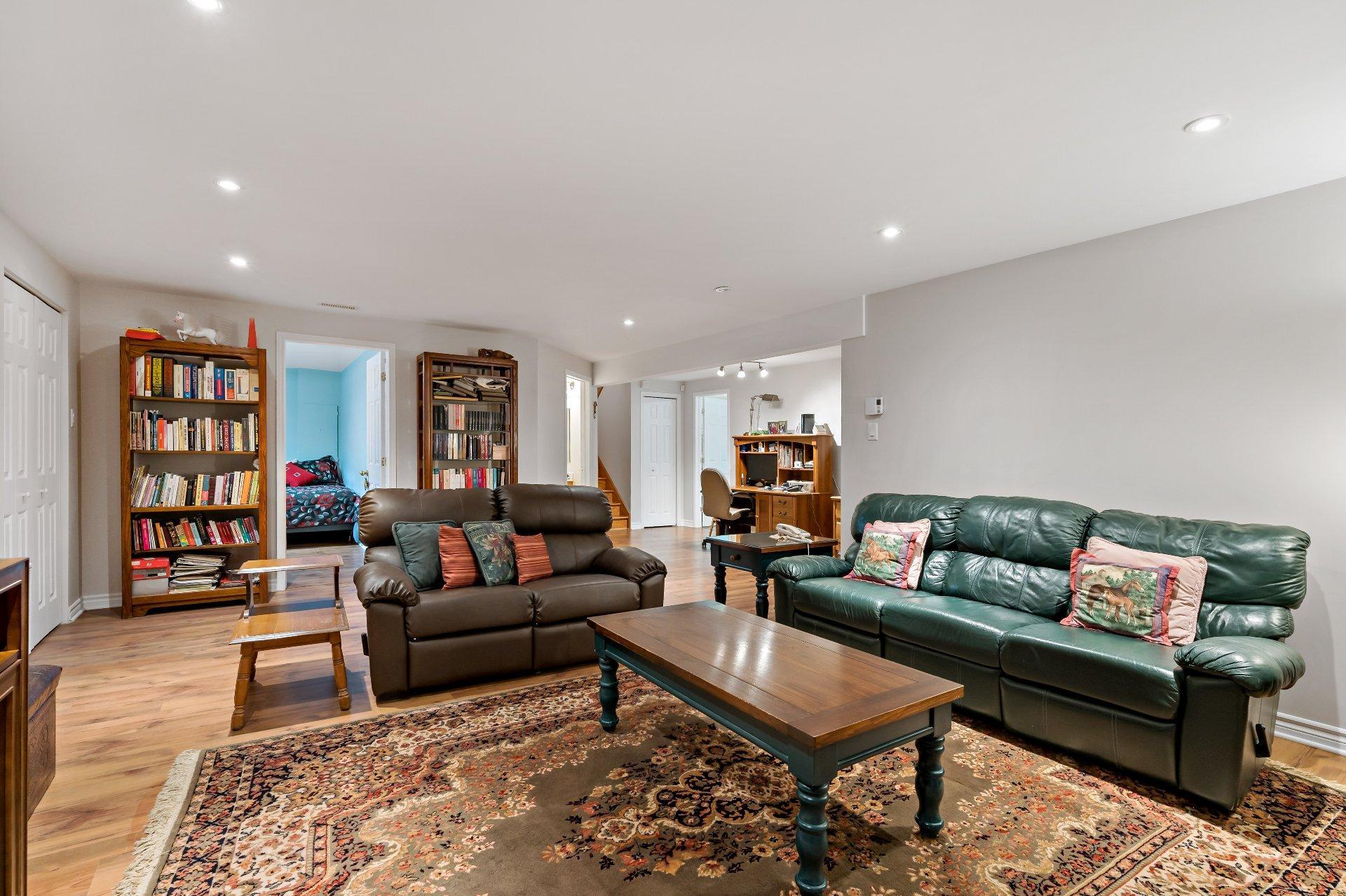 









535


Rue Émond

,
Mont-Tremblant,




QC
J8E2M4

