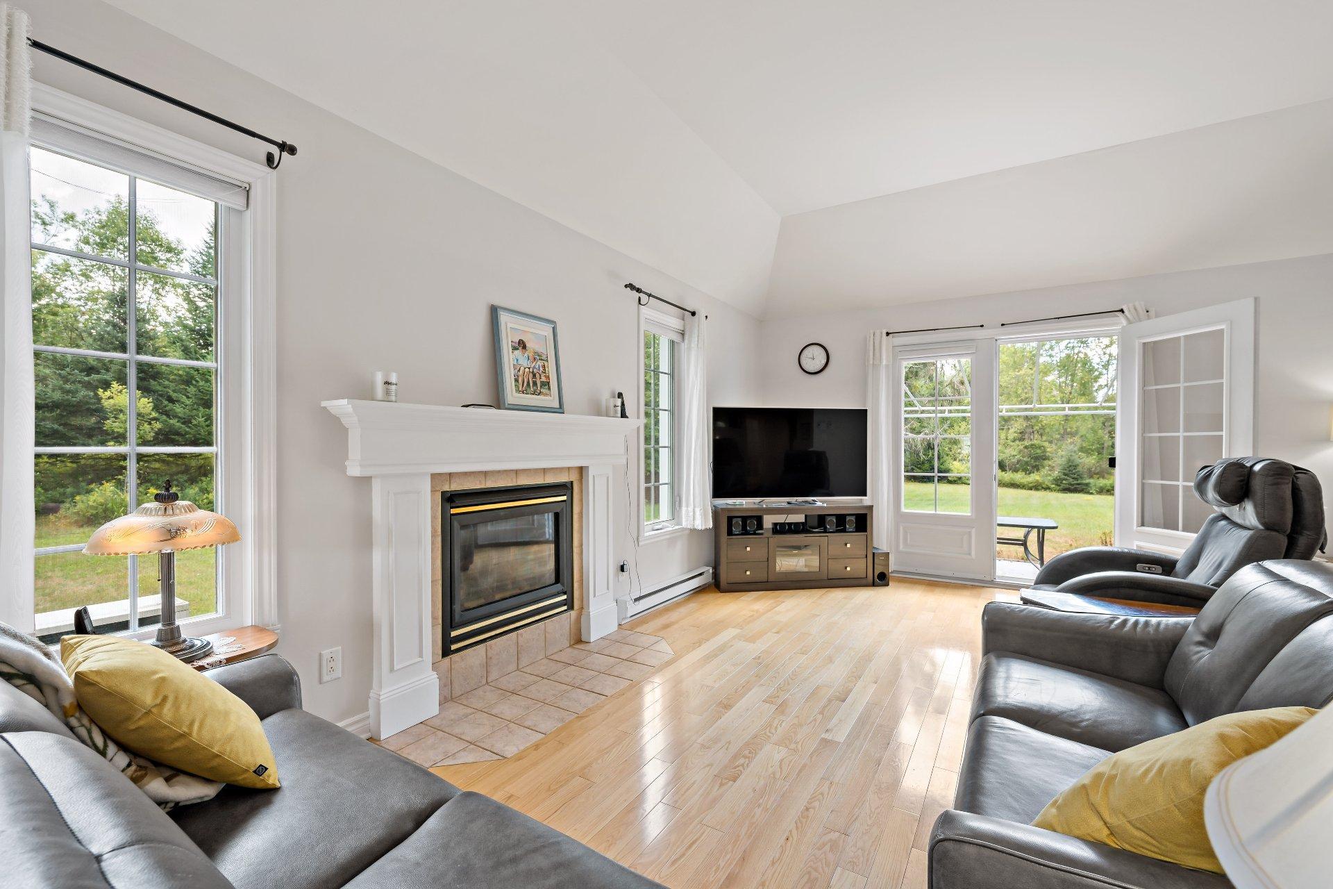 









535


Rue Émond

,
Mont-Tremblant,




QC
J8E2M4

