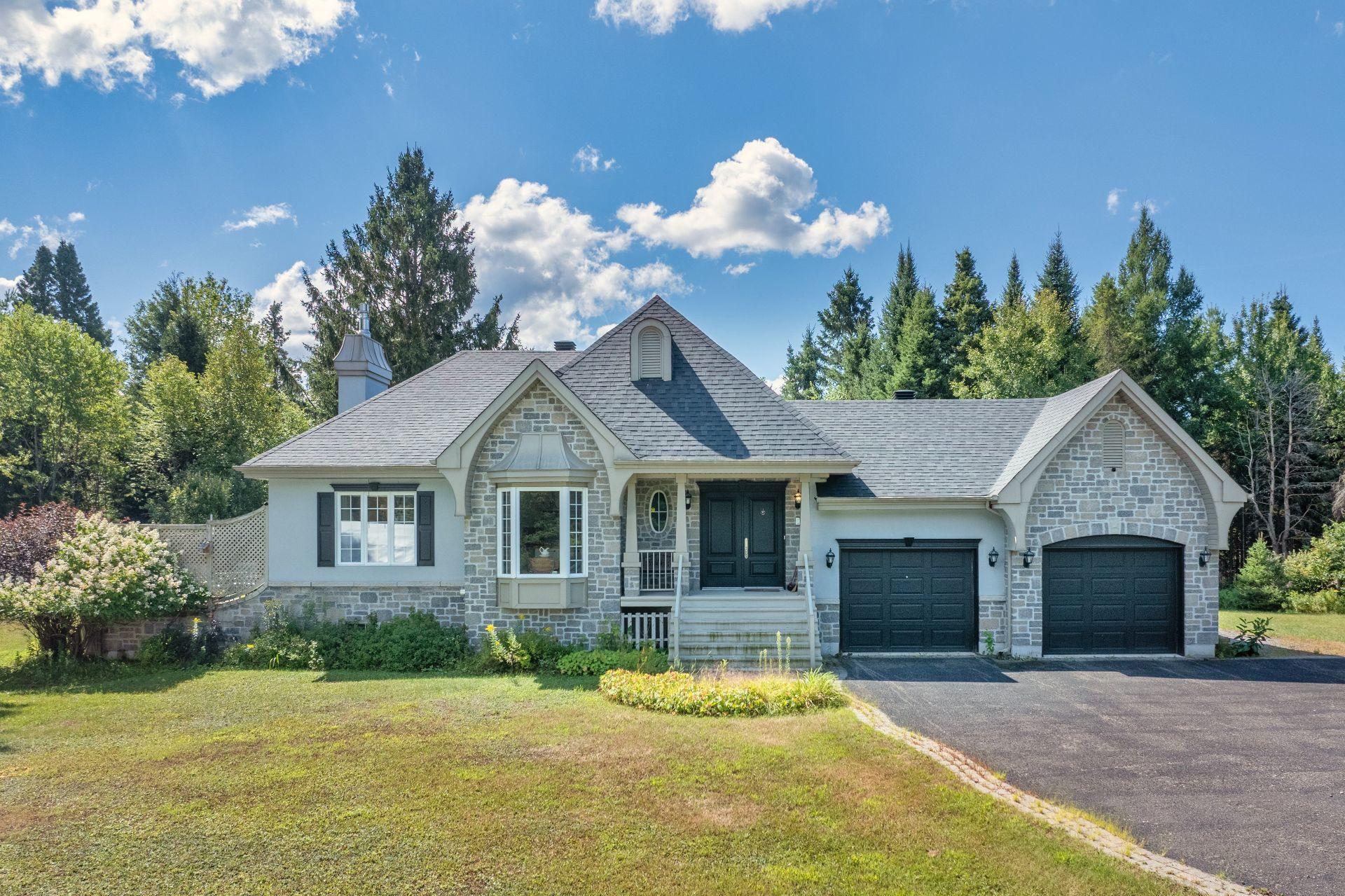









535


Rue Émond

,
Mont-Tremblant,




QC
J8E2M4

