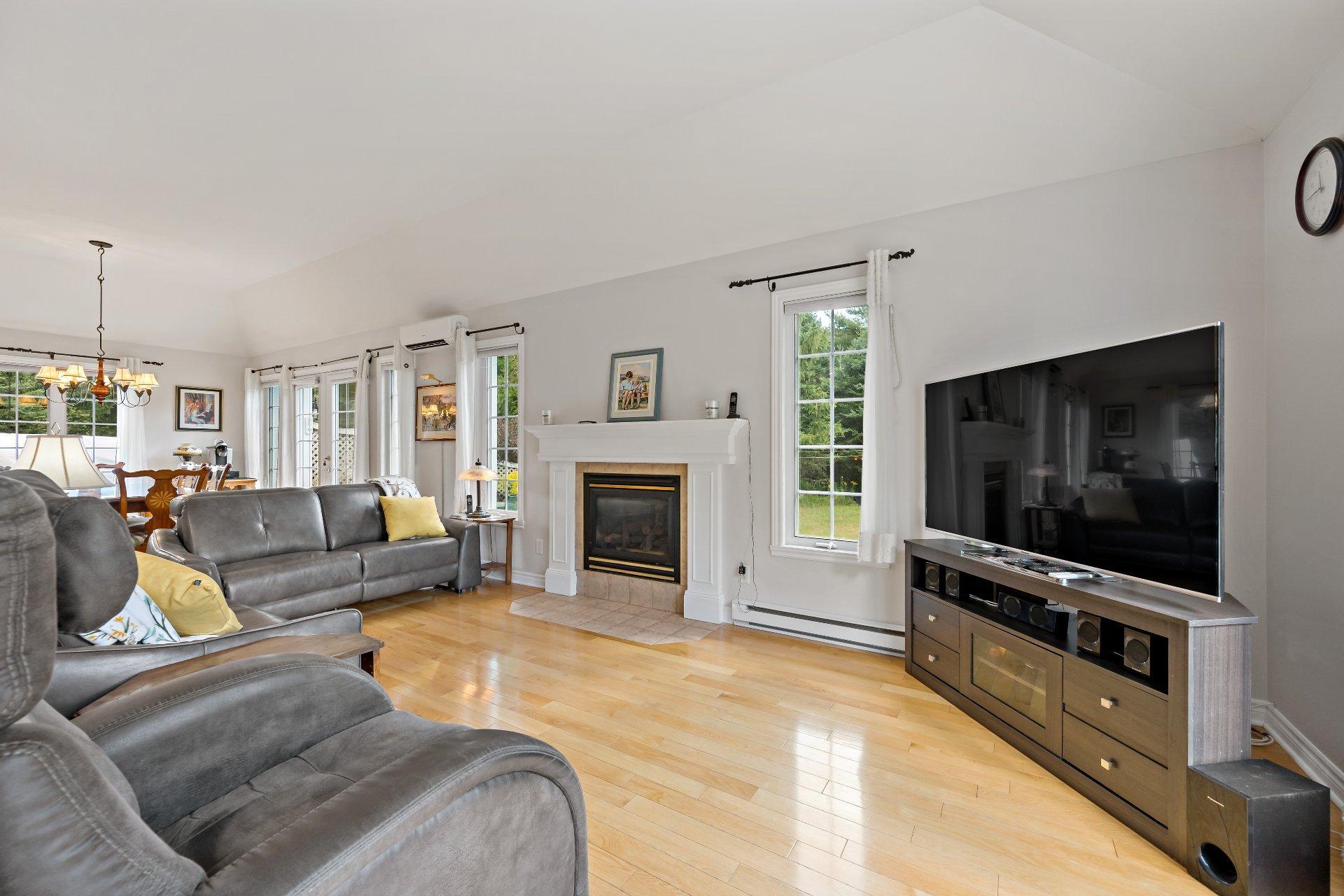 









535


Rue Émond

,
Mont-Tremblant,




QC
J8E2M4

