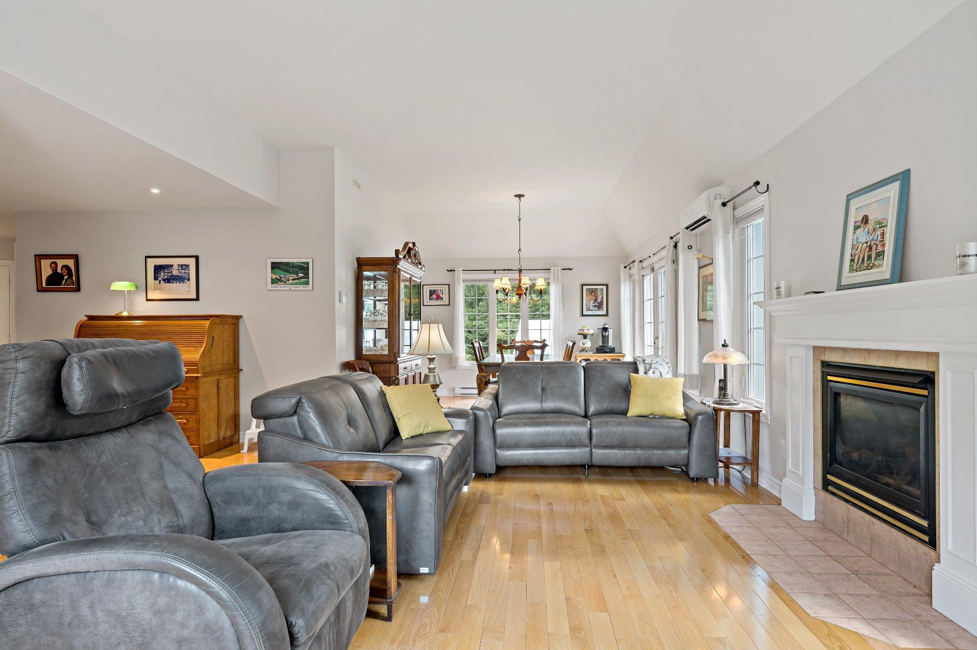 









535


Rue Émond

,
Mont-Tremblant,




QC
J8E2M4

