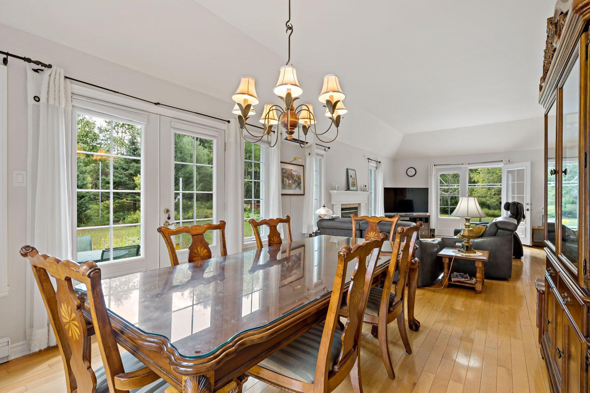 









535


Rue Émond

,
Mont-Tremblant,




QC
J8E2M4

