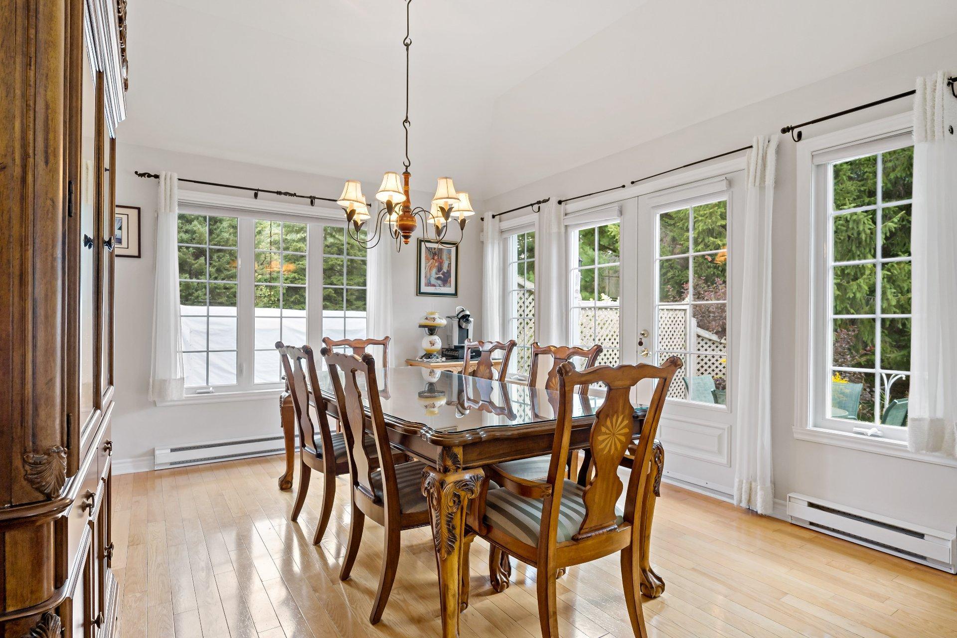 









535


Rue Émond

,
Mont-Tremblant,




QC
J8E2M4

