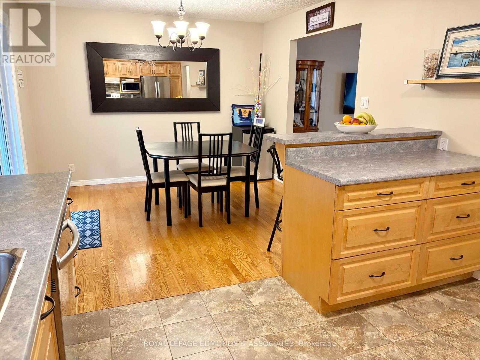 












19 SELLEY STREET

,
Petawawa,




Ontario
K8H3G9

