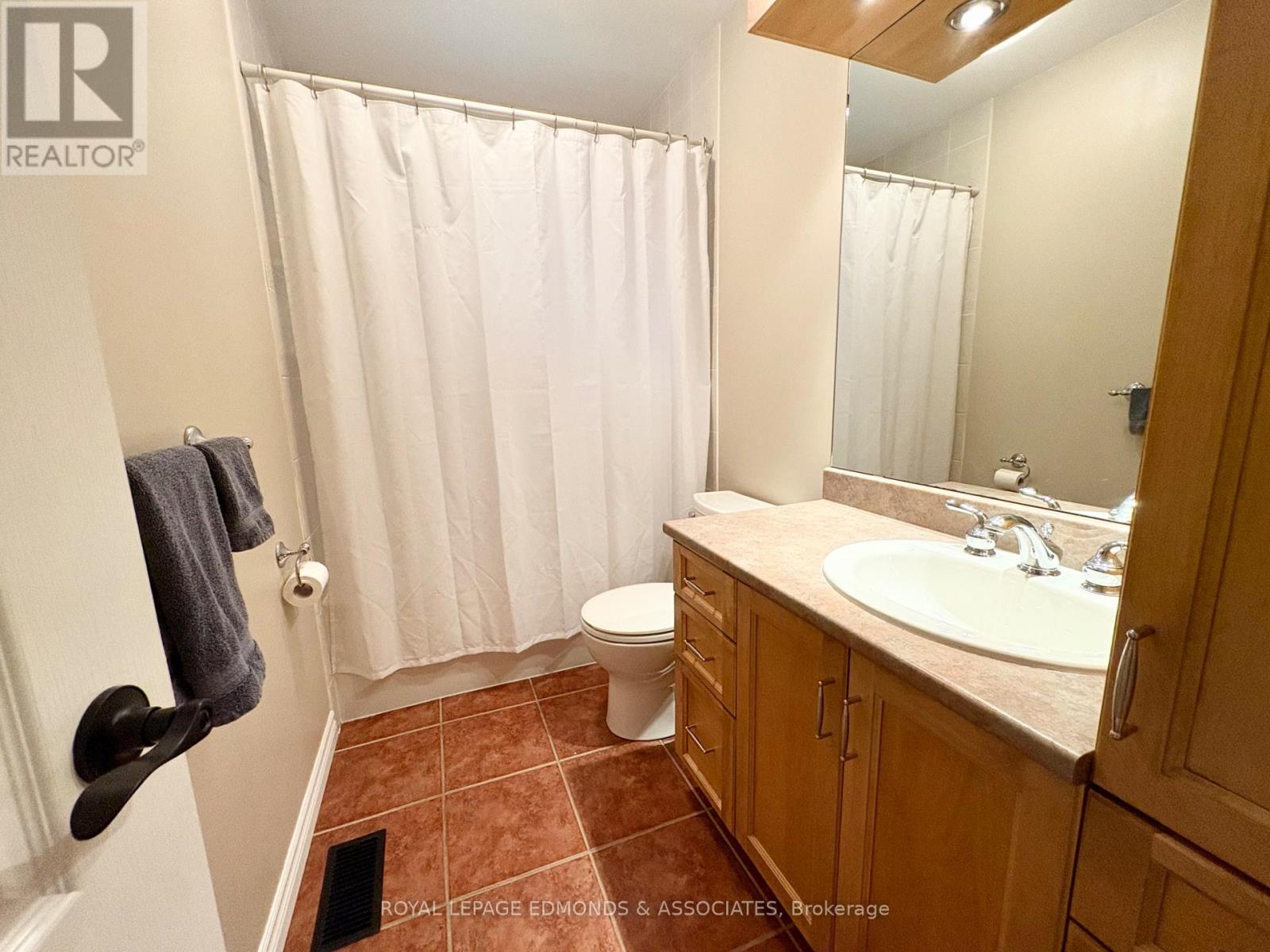 












19 SELLEY STREET

,
Petawawa,




Ontario
K8H3G9

