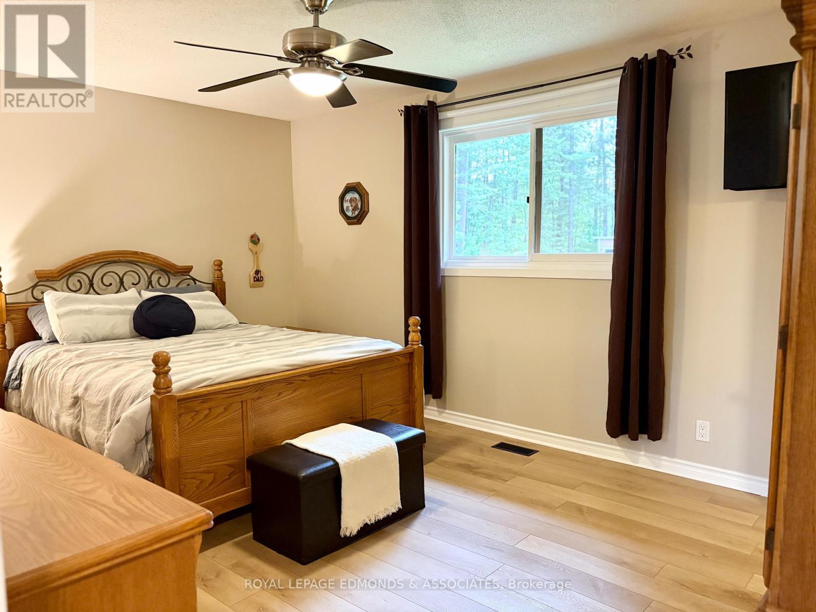 












19 SELLEY STREET

,
Petawawa,




Ontario
K8H3G9

