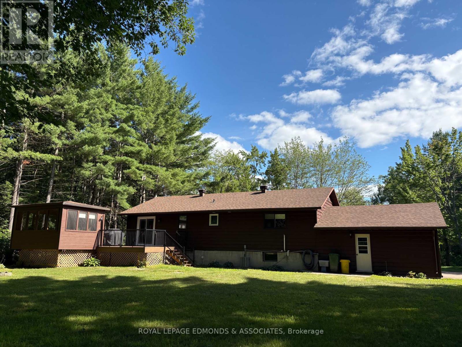 












19 SELLEY STREET

,
Petawawa,




Ontario
K8H3G9

