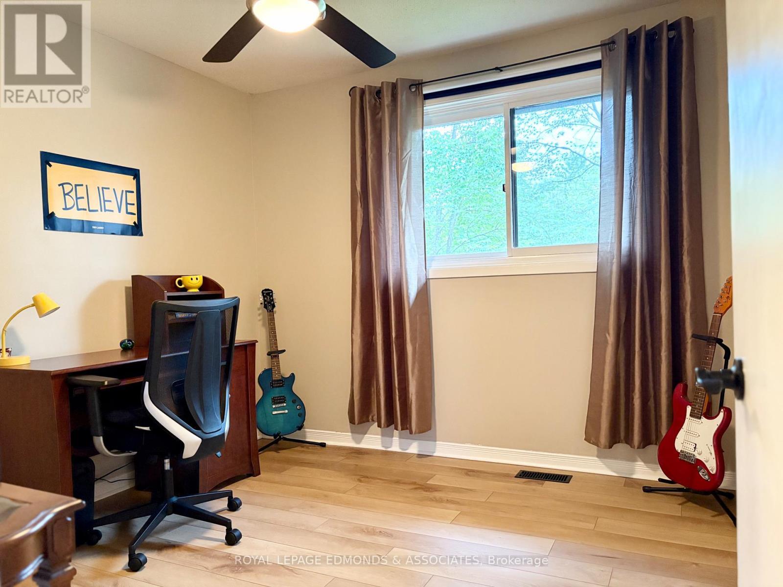 












19 SELLEY STREET

,
Petawawa,




Ontario
K8H3G9

