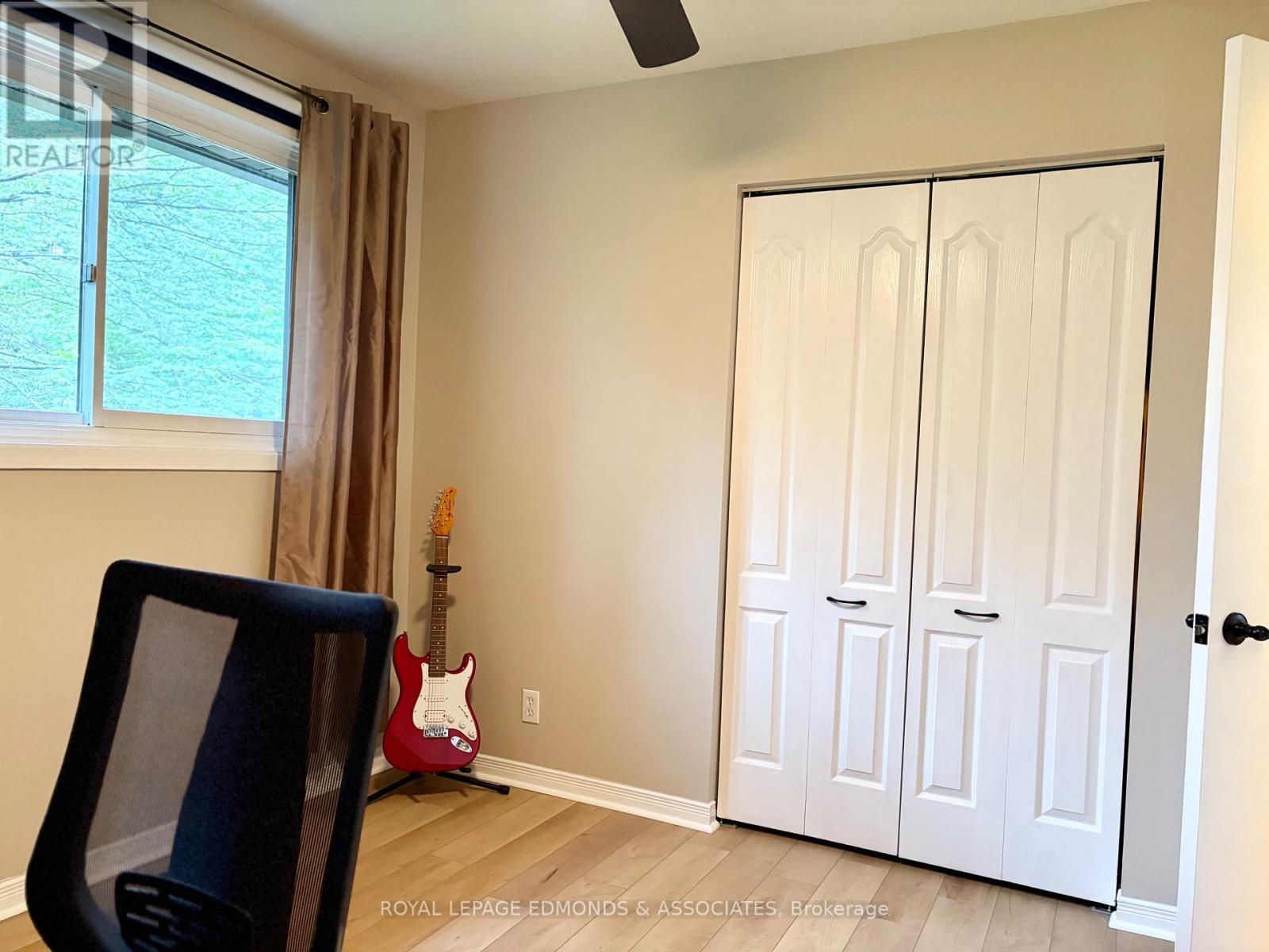 












19 SELLEY STREET

,
Petawawa,




Ontario
K8H3G9

