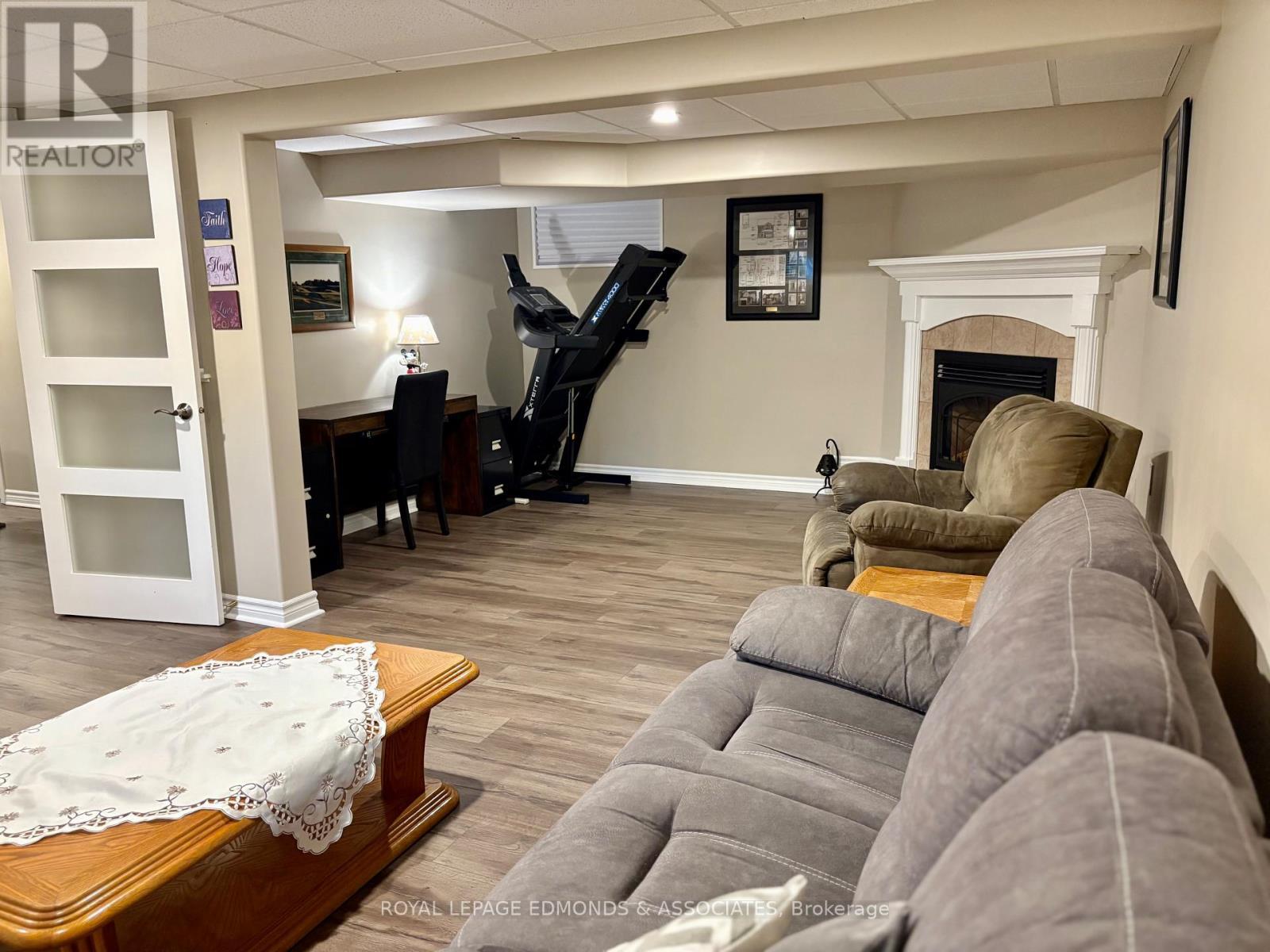 












19 SELLEY STREET

,
Petawawa,




Ontario
K8H3G9


