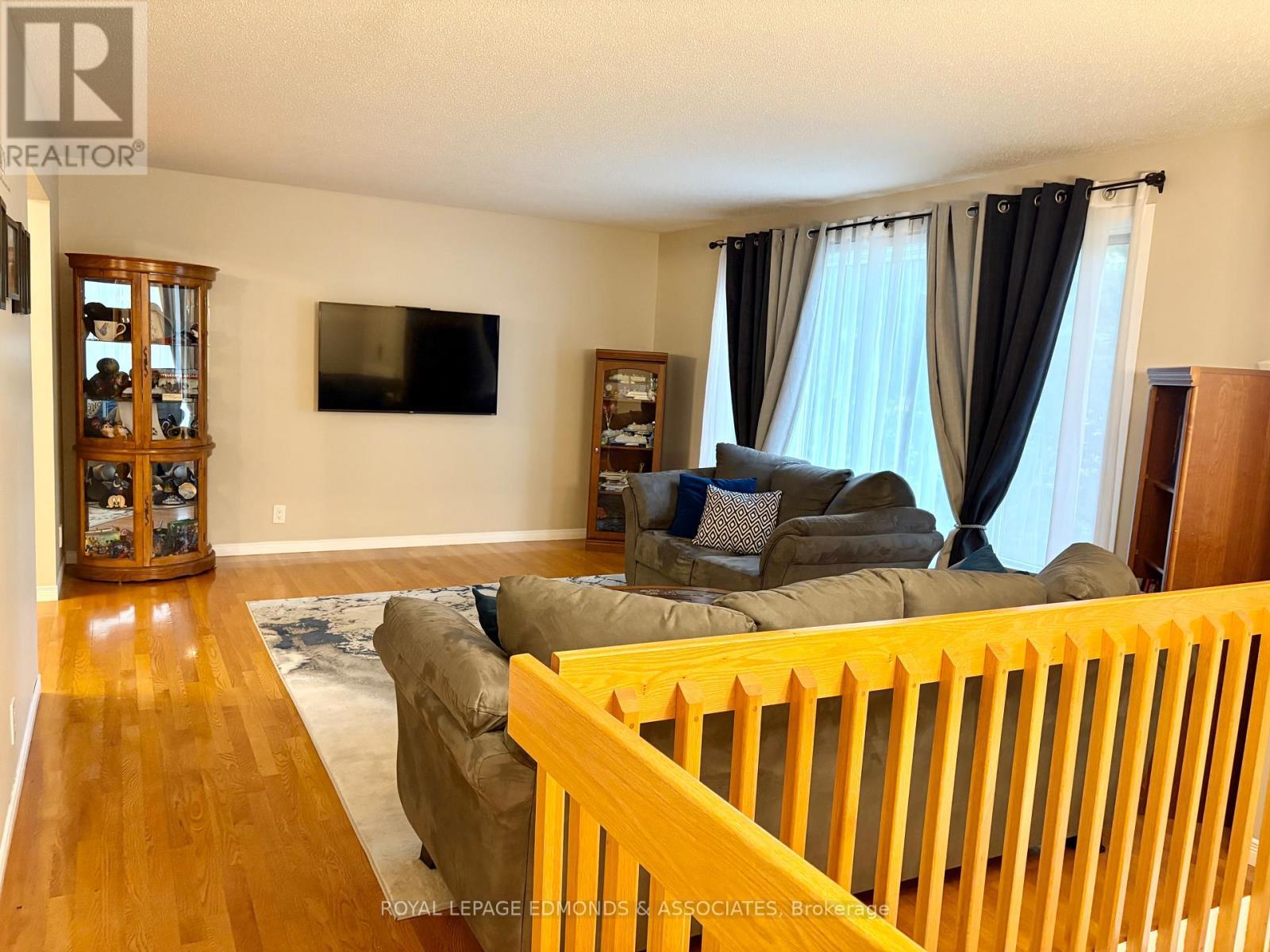 












19 SELLEY STREET

,
Petawawa,




Ontario
K8H3G9

