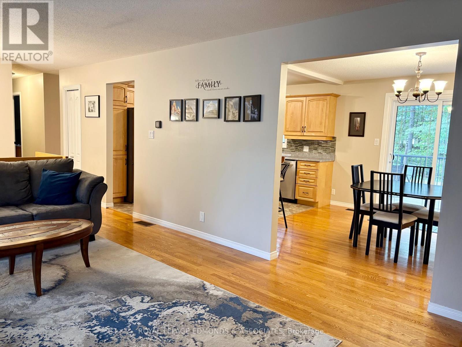 












19 SELLEY STREET

,
Petawawa,




Ontario
K8H3G9


