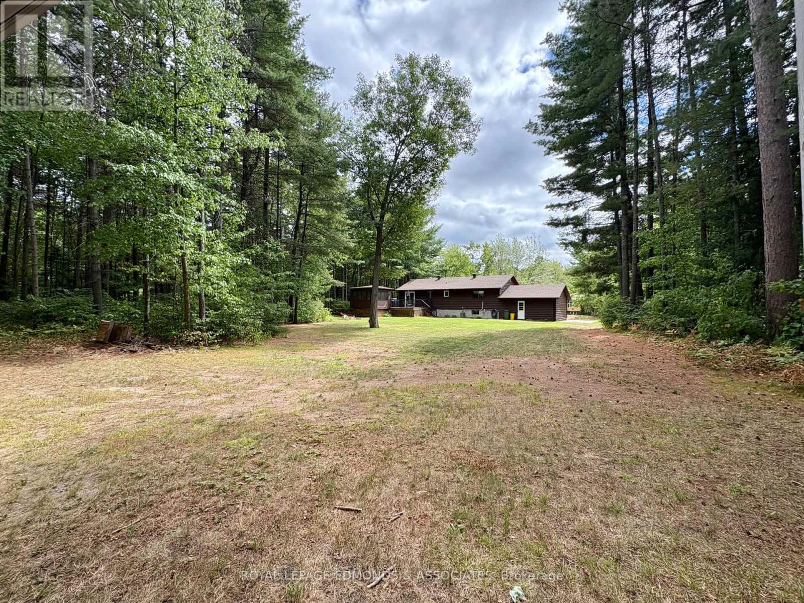 












19 SELLEY STREET

,
Petawawa,




Ontario
K8H3G9

