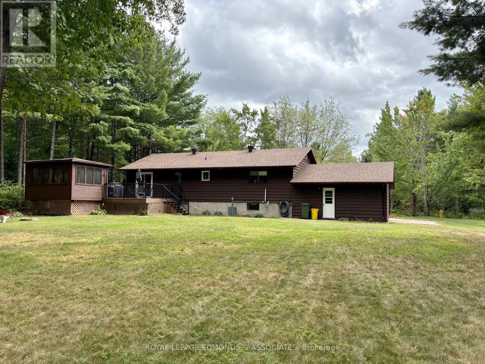 












19 SELLEY STREET

,
Petawawa,




Ontario
K8H3G9

