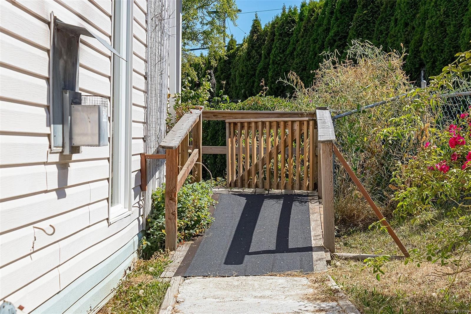 









402


Symonds

St,
Ladysmith,




BC
V9G 1A8

