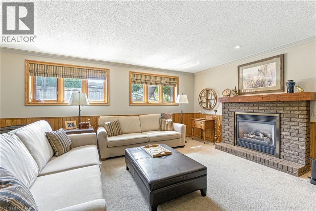












298 GLEN AFTON Drive

,
Burlington,




Ontario
L7L1H1

