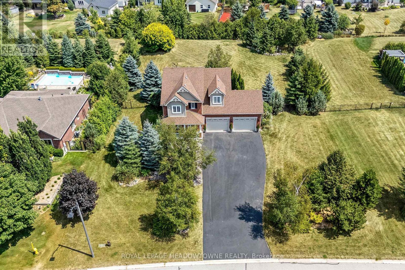 












26 ISLAND LAKE ROAD

,
Mono,




Ontario
L9W5K3

