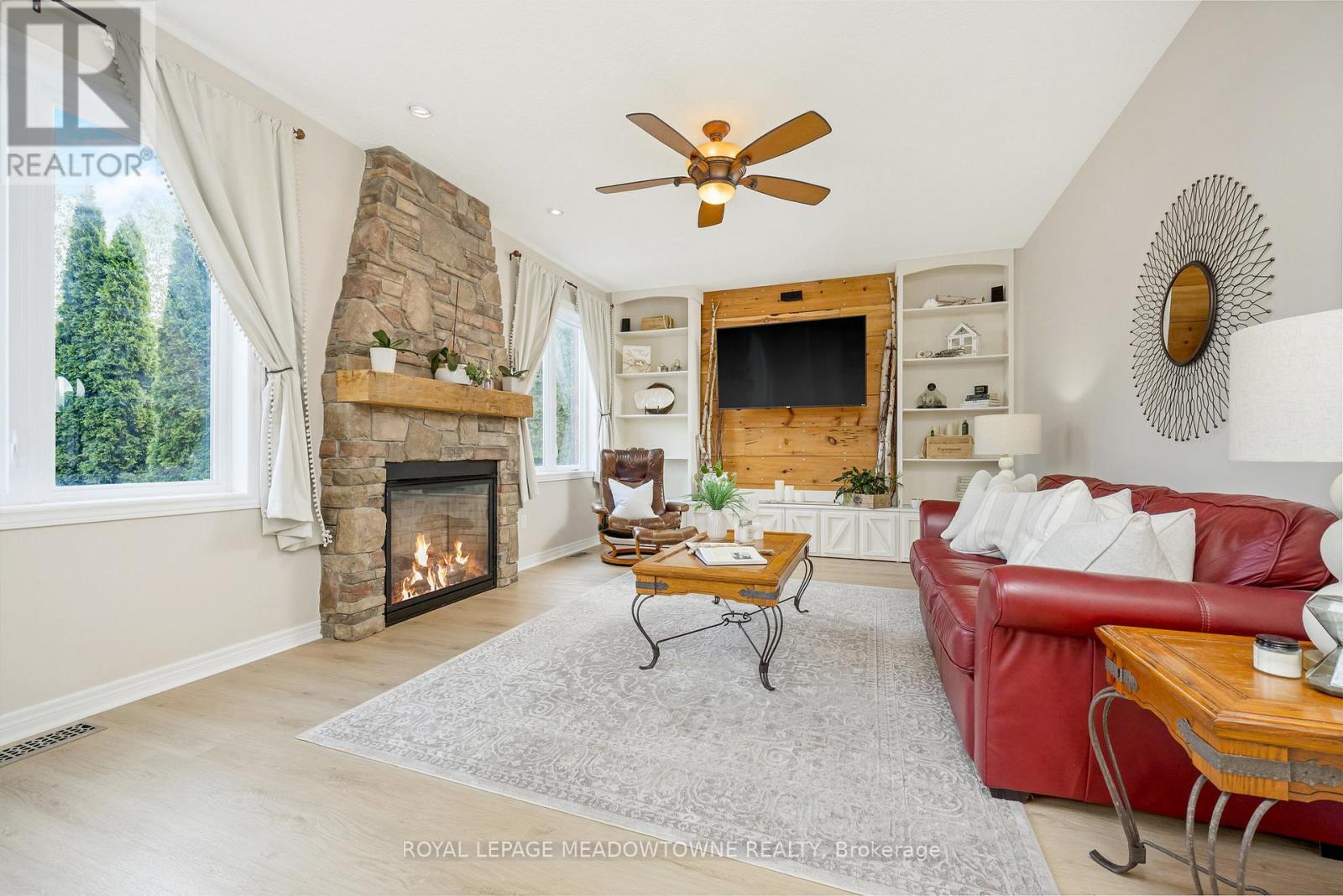 












26 ISLAND LAKE ROAD

,
Mono,




Ontario
L9W5K3

