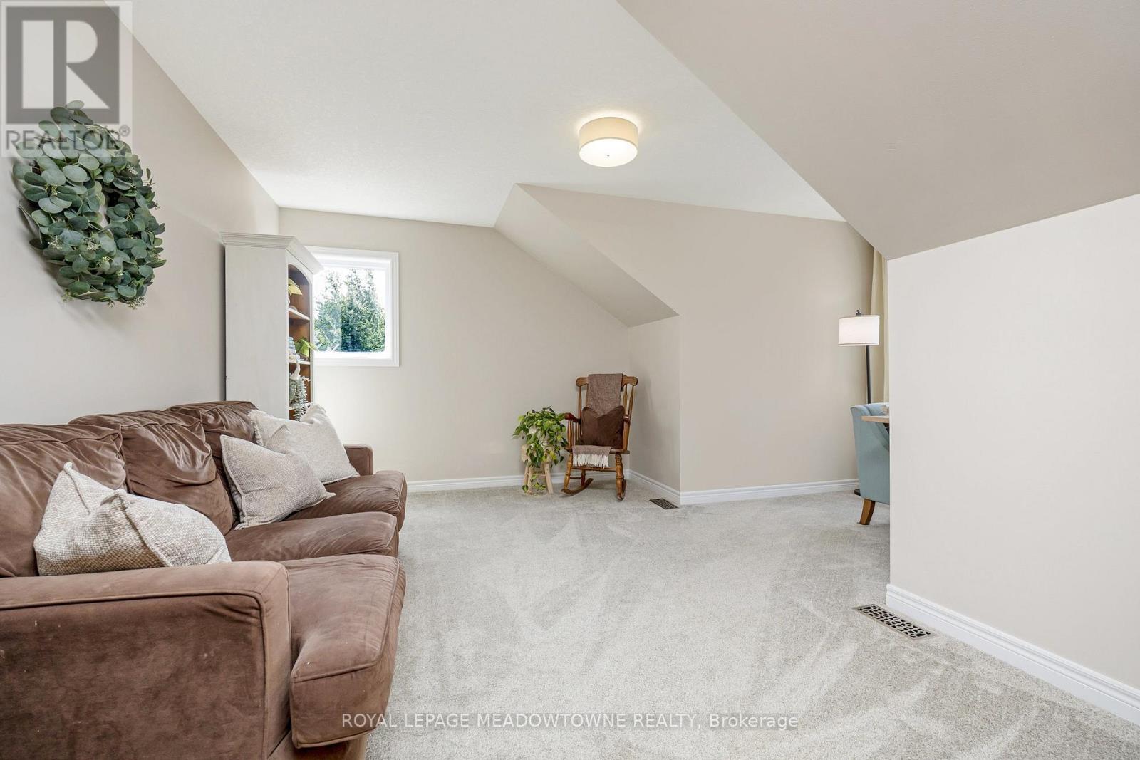 












26 ISLAND LAKE ROAD

,
Mono,




Ontario
L9W5K3

