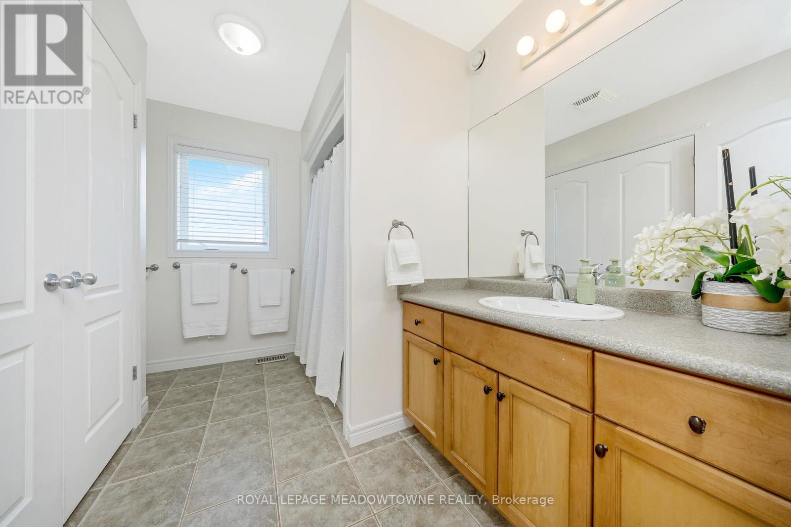 












26 ISLAND LAKE ROAD

,
Mono,




Ontario
L9W5K3


