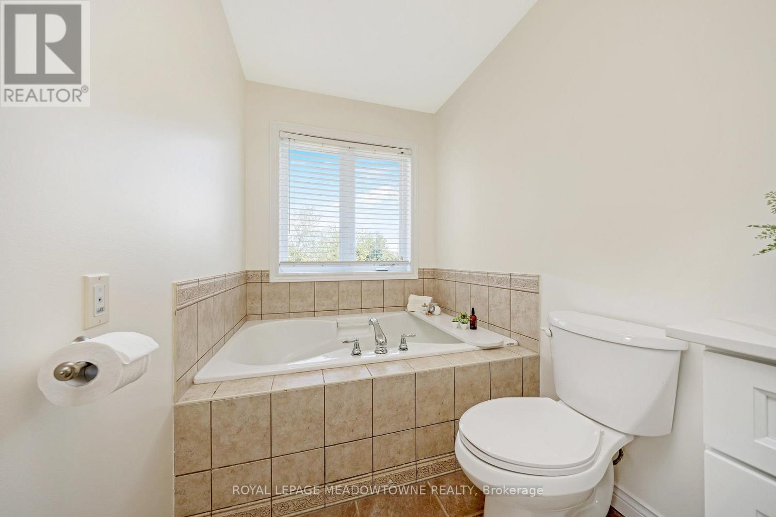 












26 ISLAND LAKE ROAD

,
Mono,




Ontario
L9W5K3

