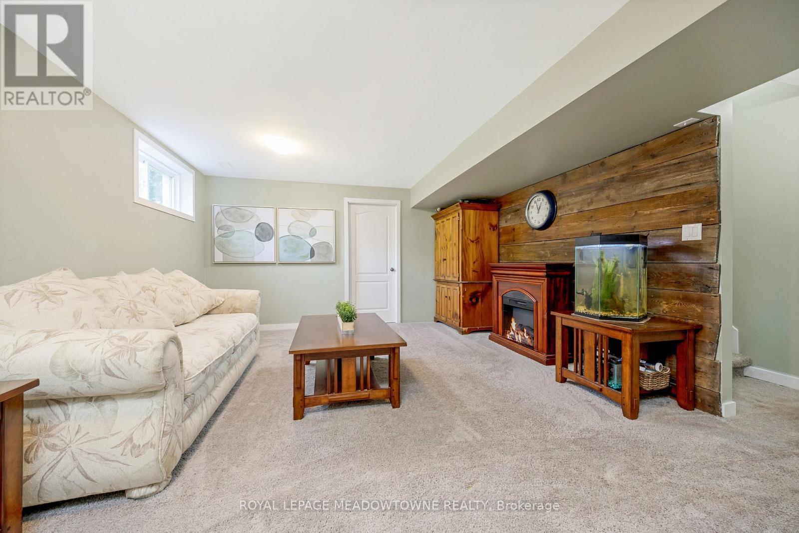 












26 ISLAND LAKE ROAD

,
Mono,




Ontario
L9W5K3

