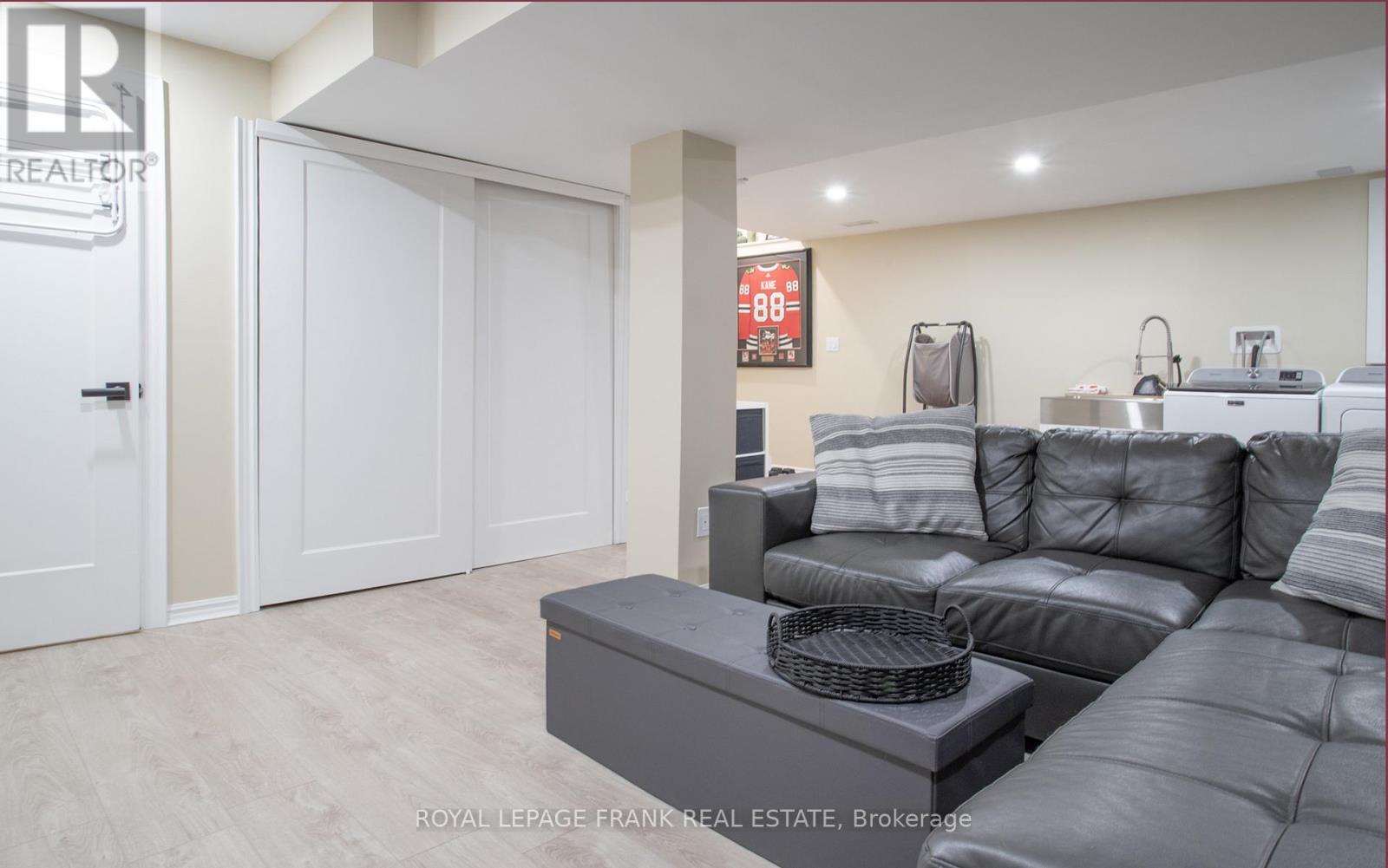 












57 ELFORD DRIVE

,
Clarington (Bowmanville),




Ontario
L1C4R4

