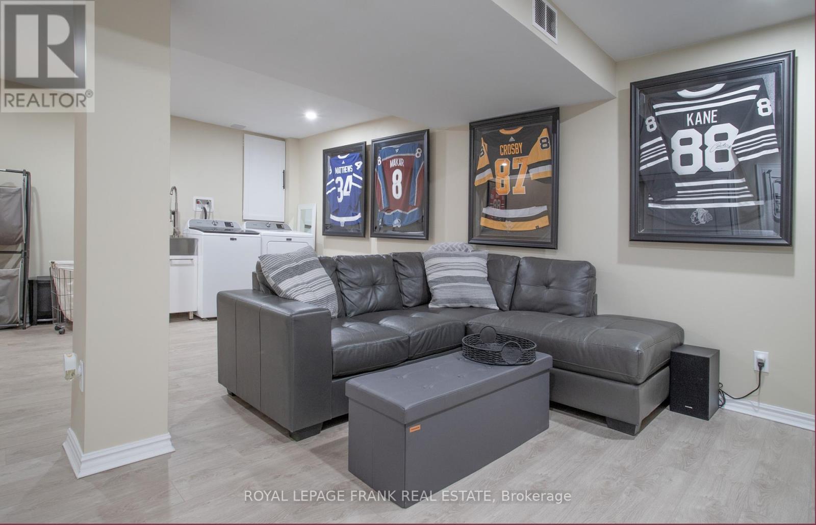 












57 ELFORD DRIVE

,
Clarington (Bowmanville),




Ontario
L1C4R4

