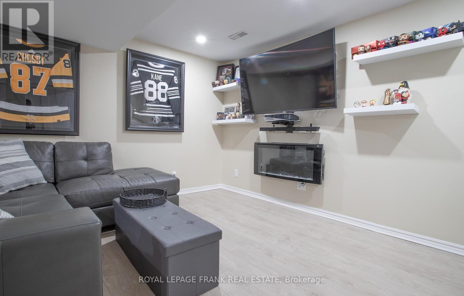 












57 ELFORD DRIVE

,
Clarington (Bowmanville),




Ontario
L1C4R4

