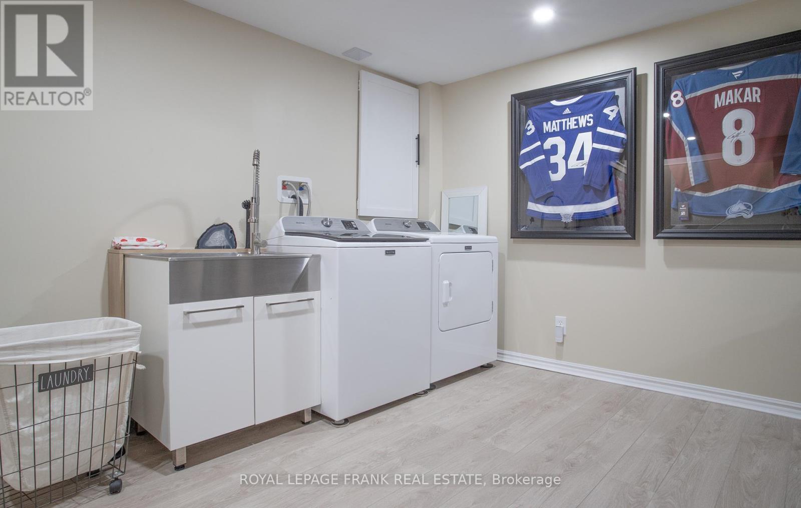 












57 ELFORD DRIVE

,
Clarington (Bowmanville),




Ontario
L1C4R4


