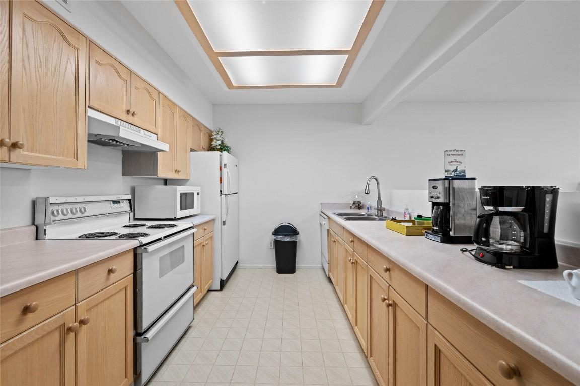









3335


Richter

Street, 115,
Kelowna,




BC
V1W 3Y1


