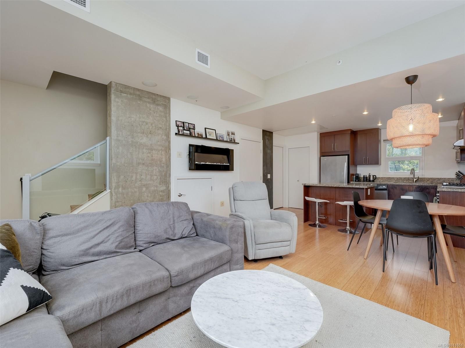 









379


TYEE

Rd, 101,
Victoria,




BC
V9A 0B4

