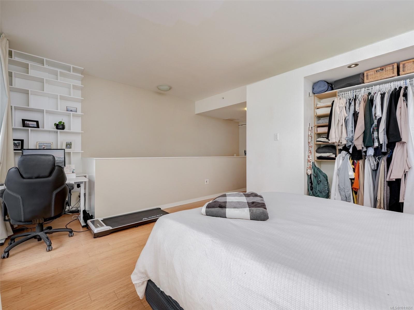 









379


TYEE

Rd, 101,
Victoria,




BC
V9A 0B4

