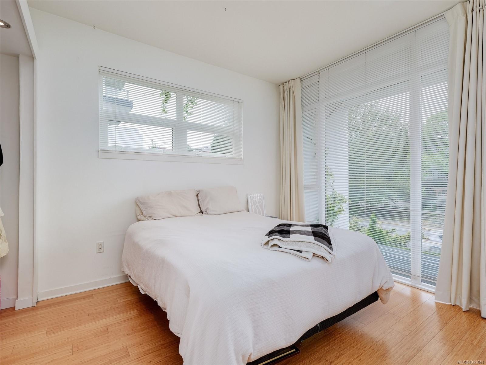









379


TYEE

Rd, 101,
Victoria,




BC
V9A 0B4

